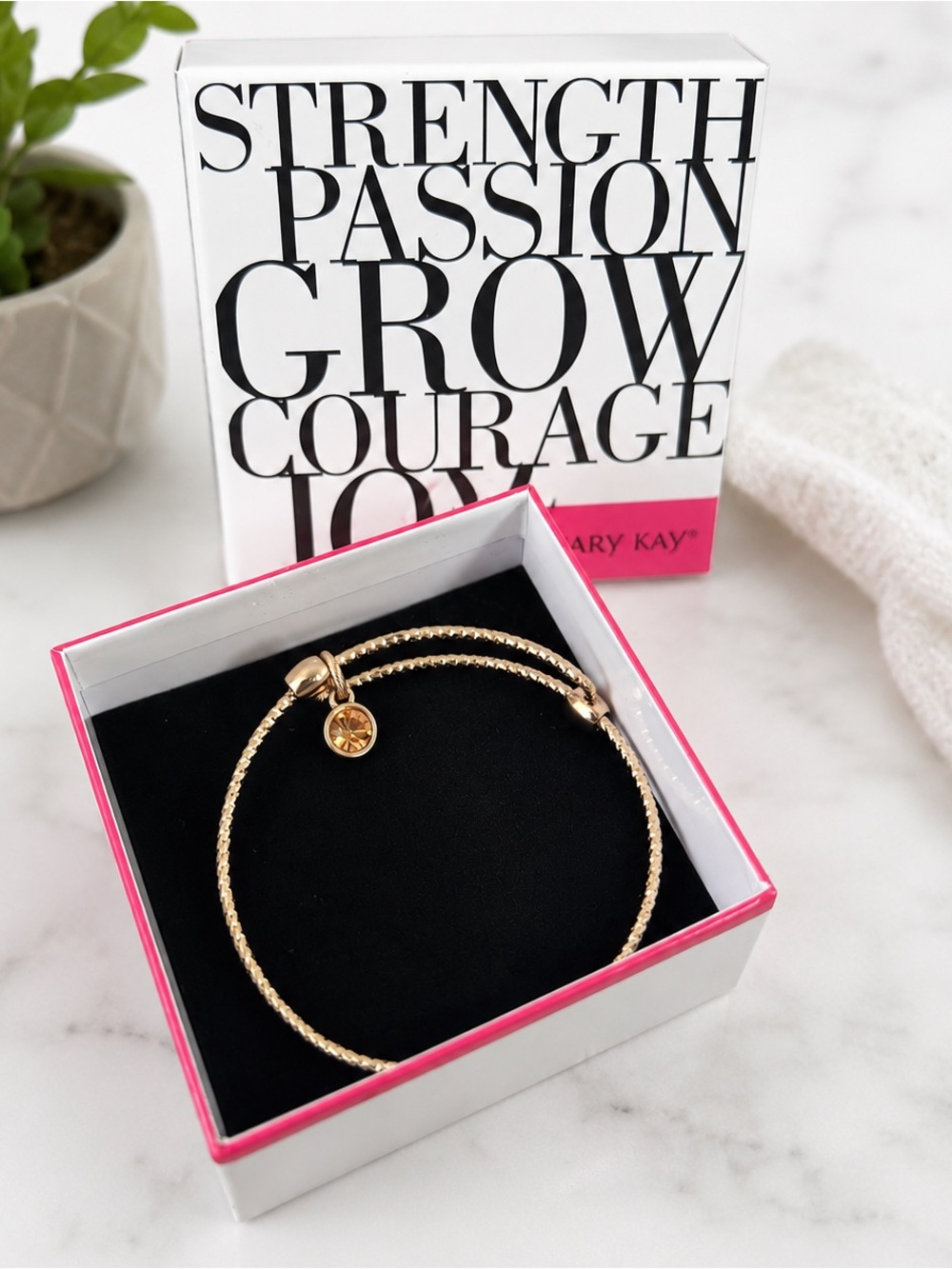 NIB Mary Kay Inspirational Bracelet Strength Passion Grow Courage Love Gold Tone